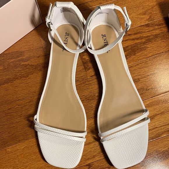 JUSTFAB Amymda Size 11 white flat sandals. NEW - Picture 1 of 9